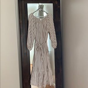 H&M Dresses - Maxi long sleeve cotton dress. H&M Dresses - Maxi long sleeve cotton dress.